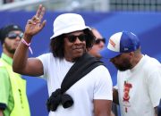 jay-z,-travis-scott,-tate-mcrae-&-cardi-b-menghadiri-pesta-putih-michael-rubin-di-hamptons