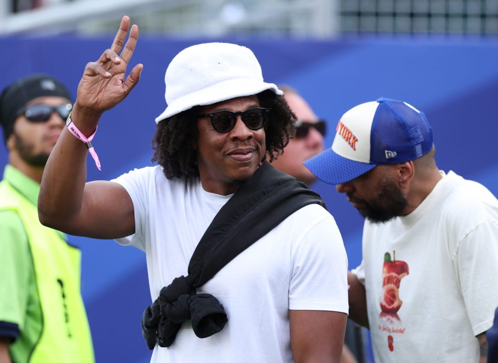 jay-z,-travis-scott,-tate-mcrae-&-cardi-b-menghadiri-pesta-putih-michael-rubin-di-hamptons