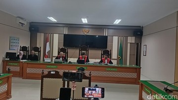 terdakwa-pembunuhan-satu-keluarga-di-indramayu-divonis-seumur-hidup