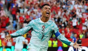 Sah, Ronaldo Jadi Manusia Tertua Cetak Gol di Fase Gugur Piala Dunia