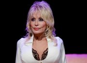Dolly Parton Terima Kasih Taylor Swift & Travis Kelce atas Donasi $2 Juta ke Perpustakaan Imajinasi