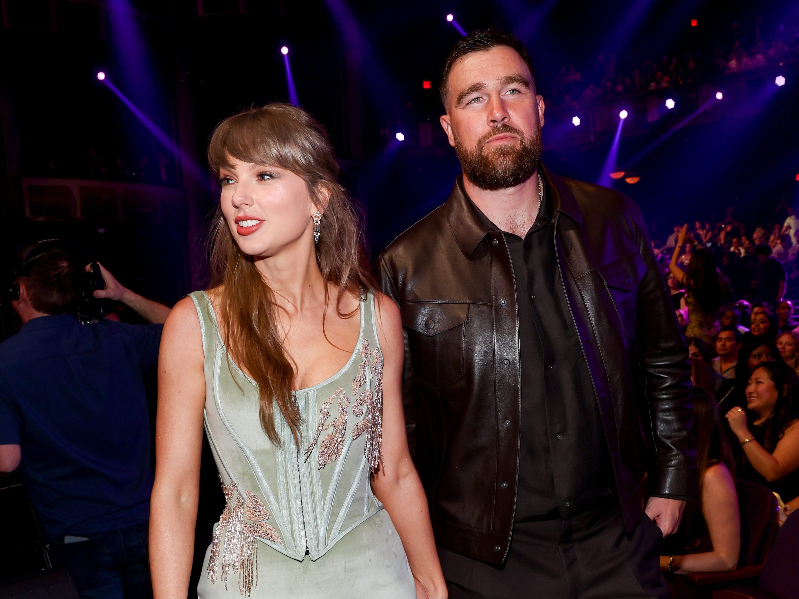 saya-berada-di-venesia-untuk-pernikahan-jeff-bezos-pesta-nyc-yang-diantisipasi-taylor-swift-memiliki-1-kesamaan-yang-menjengkelkan.