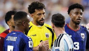 Messi: Saya Ditendangi, Tapi Pemain Cape Verde Rebutan Minta Jersey