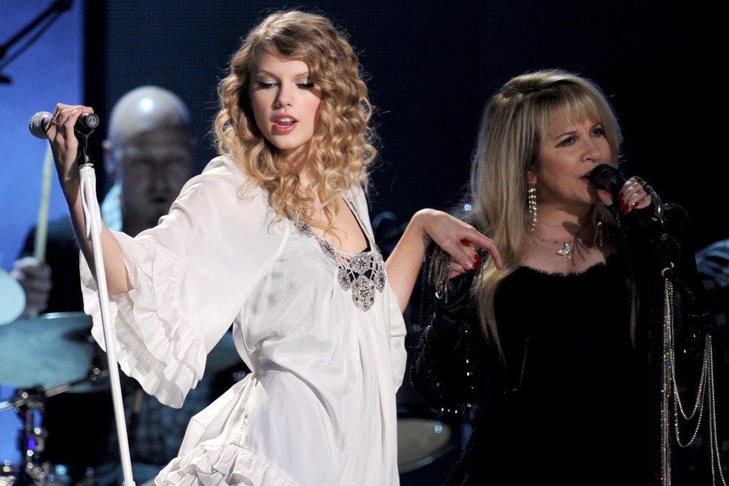 stevie-nicks-tampil-di-pernikahan-taylor-swift-dan-travis-kelce-di-madison-square-garden
