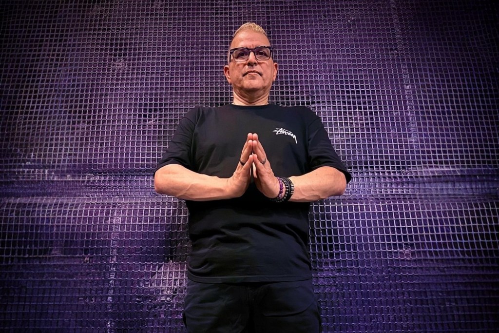 20-pertanyaan-dengan-doc-martin:-seperti-apa-adegan-rave-la-90-an-&-mengingat-temannya-dj-dan