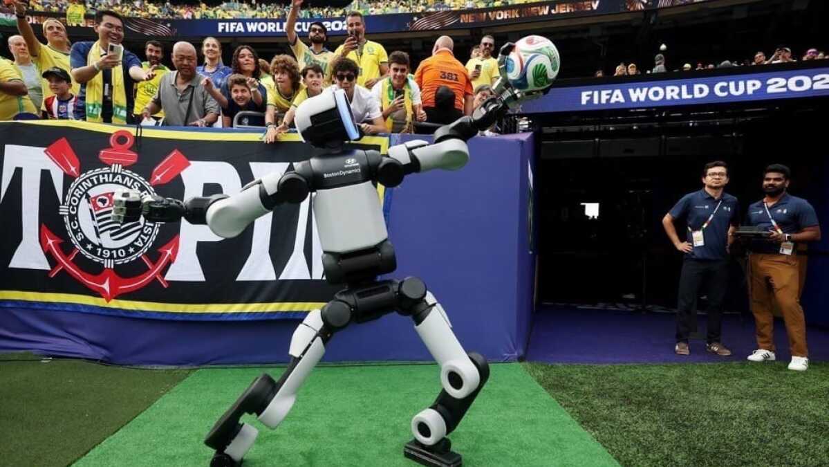 robot-atlas-milik-hyundai-memulai-debutnya-di-panggung-terbesar:-piala-dunia