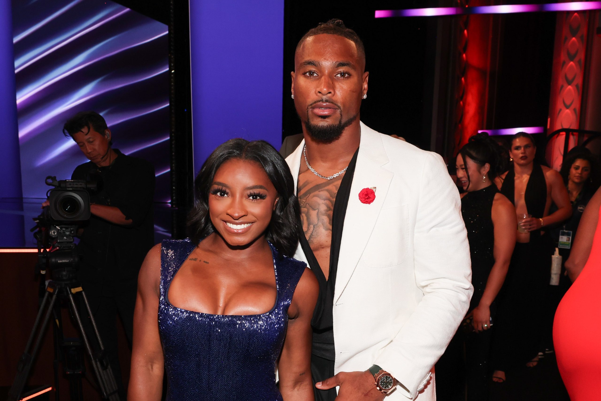 bagi-mereka-yang-bertanya-“hah?”-di-daftar-tamu-selebriti-taylor-swift-dan-travis-kelce,-simone-biles-berbicara-beberapa-kata