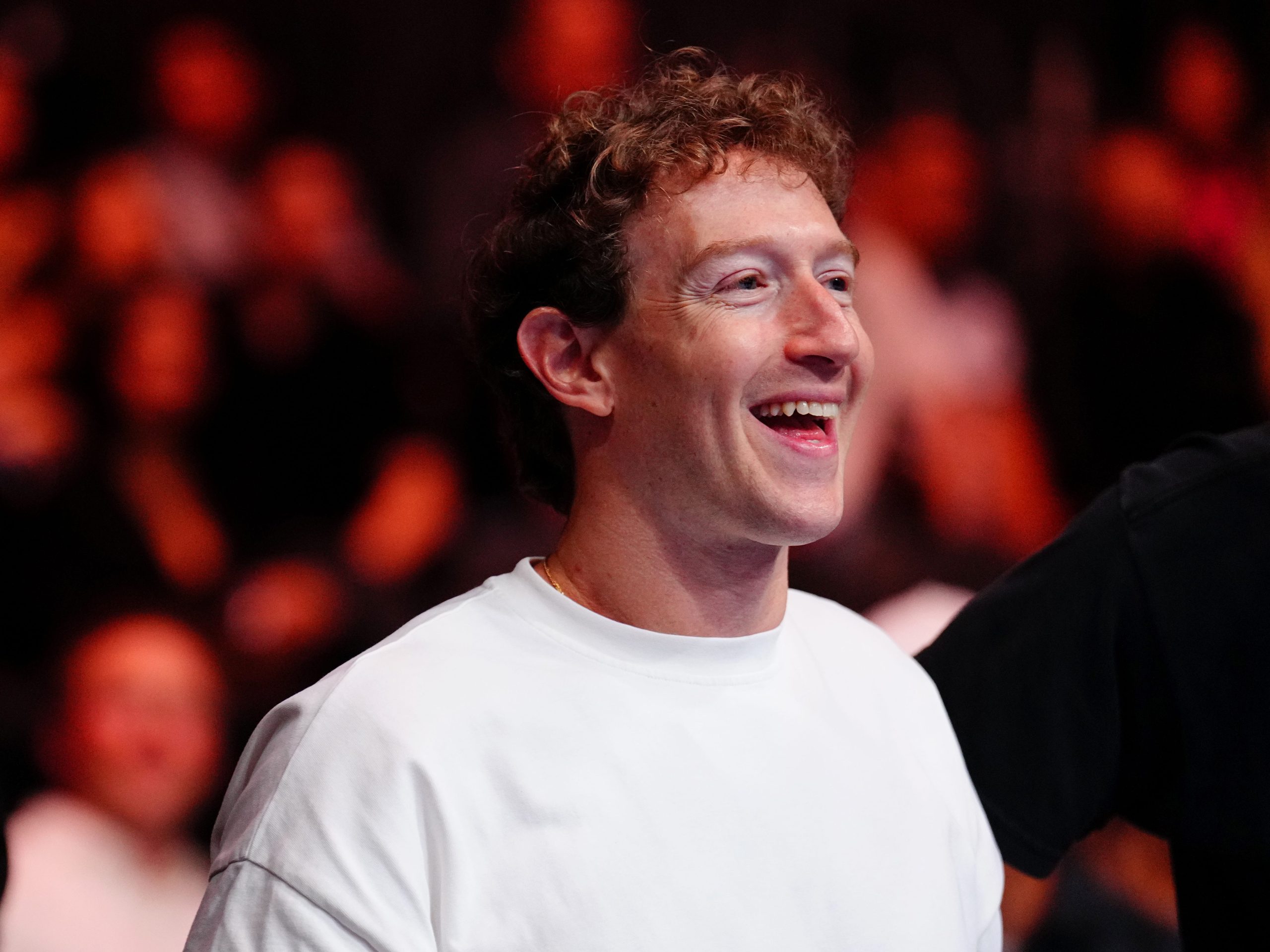 meta-meluncurkan-model-pengkodean-ai-baru-dengan-harga-‘sangat-agresif’,-kata-ceo-mark-zuckerberg