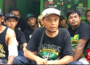 jejak-perjuangan-andie-peci:-bonek-aktivis-buruh-penggerak-perdamaian