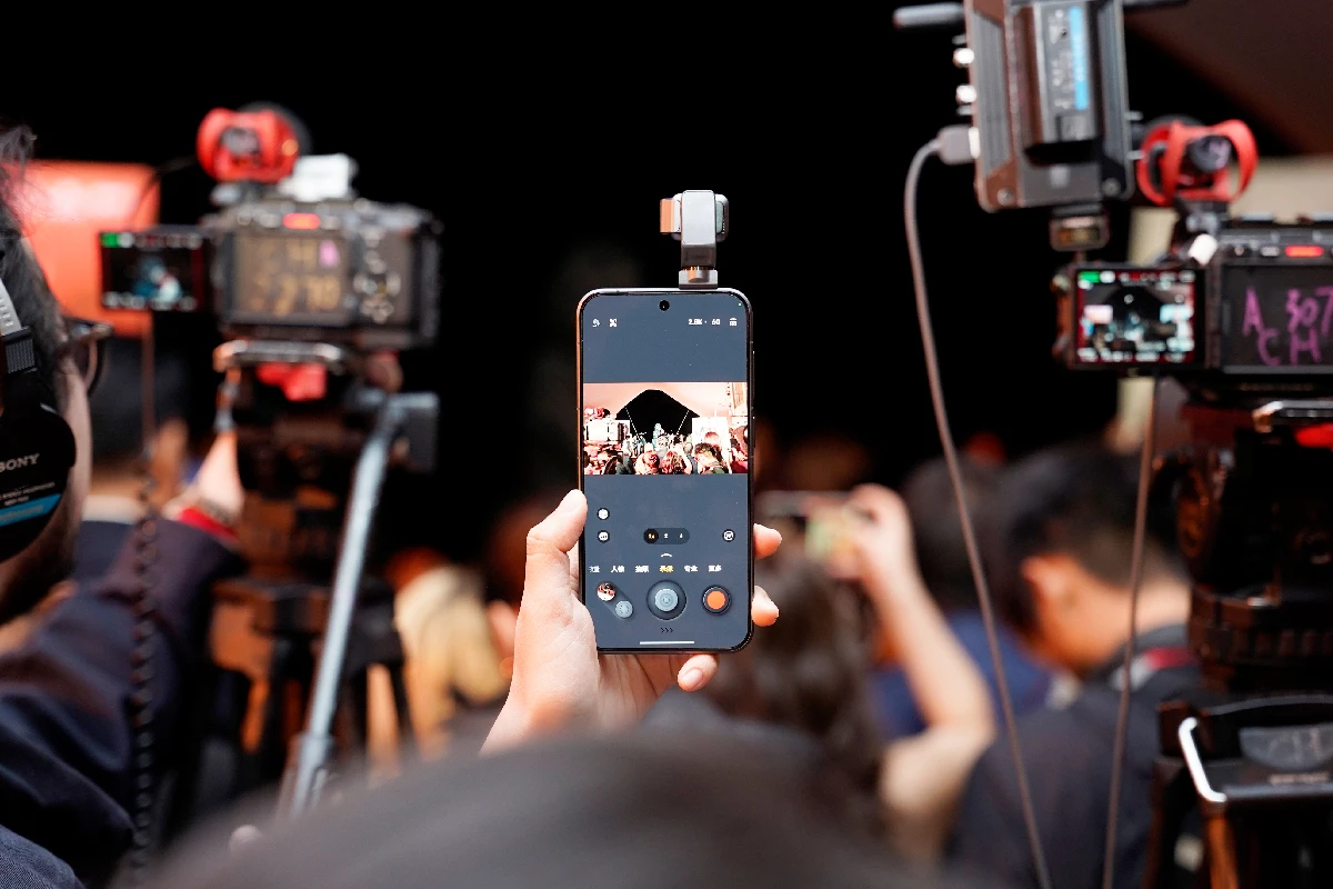 honor-robot-phone-bakal-rilis-agustus,-andalkan-kamera-robot-200-mp