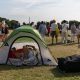 Wimbledon yang sebenarnya dimulai di perkemahan di seberang jalan