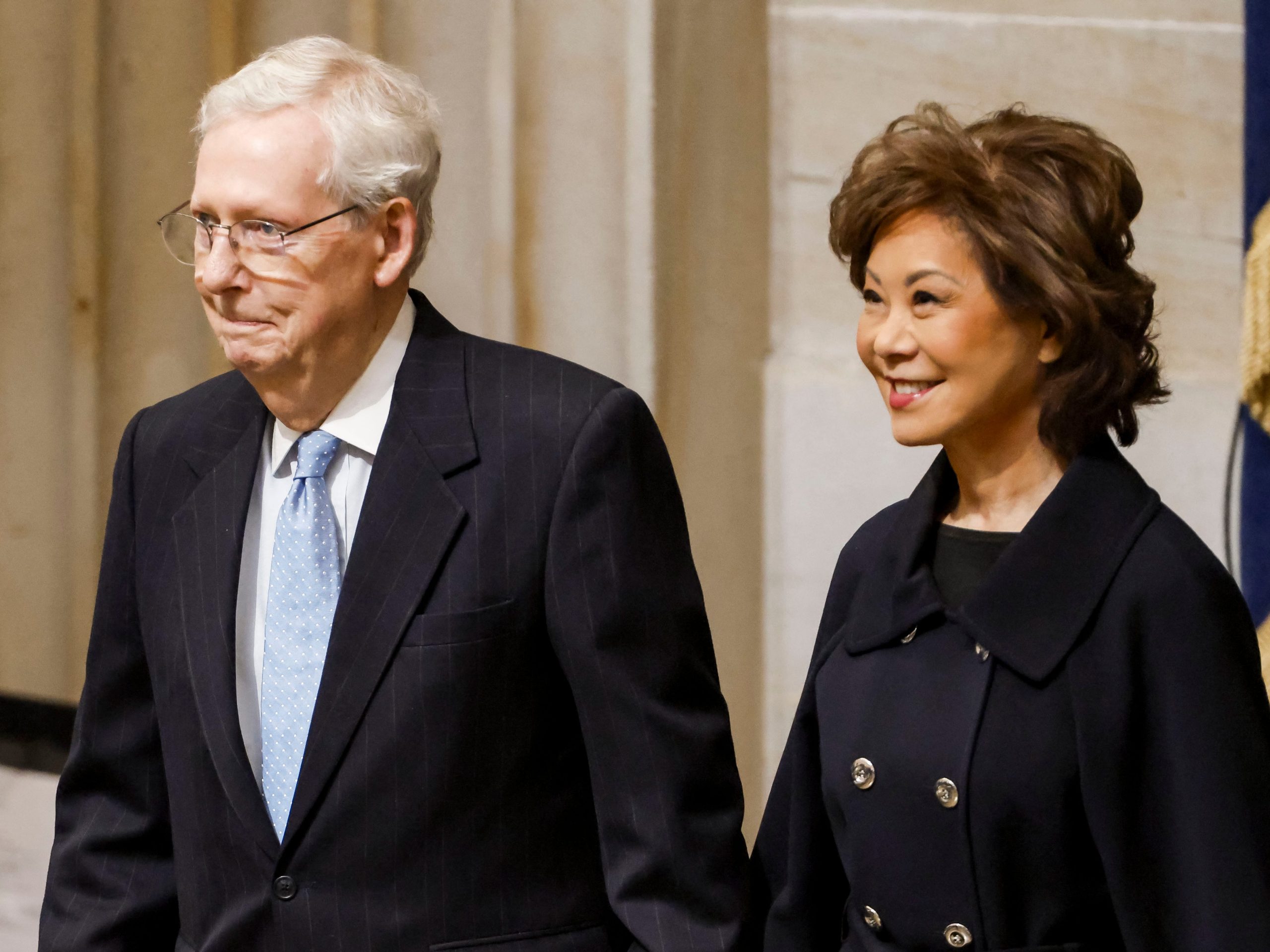 di-dalam-pernikahan-senator-mitch-mcconnell-dan-istrinya,-mantan-menteri-transportasi-elaine-chao