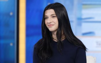 Phoebe Gatess Phia membantu pembeli menemukan penawaran — dan mungkin juga mendapatkan komisi
