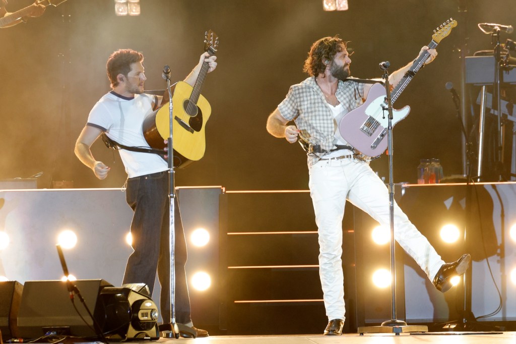 niall-horan-&-thomas-rhett-meliput-‘choosin’-texas’-ella-langley-di-nashville