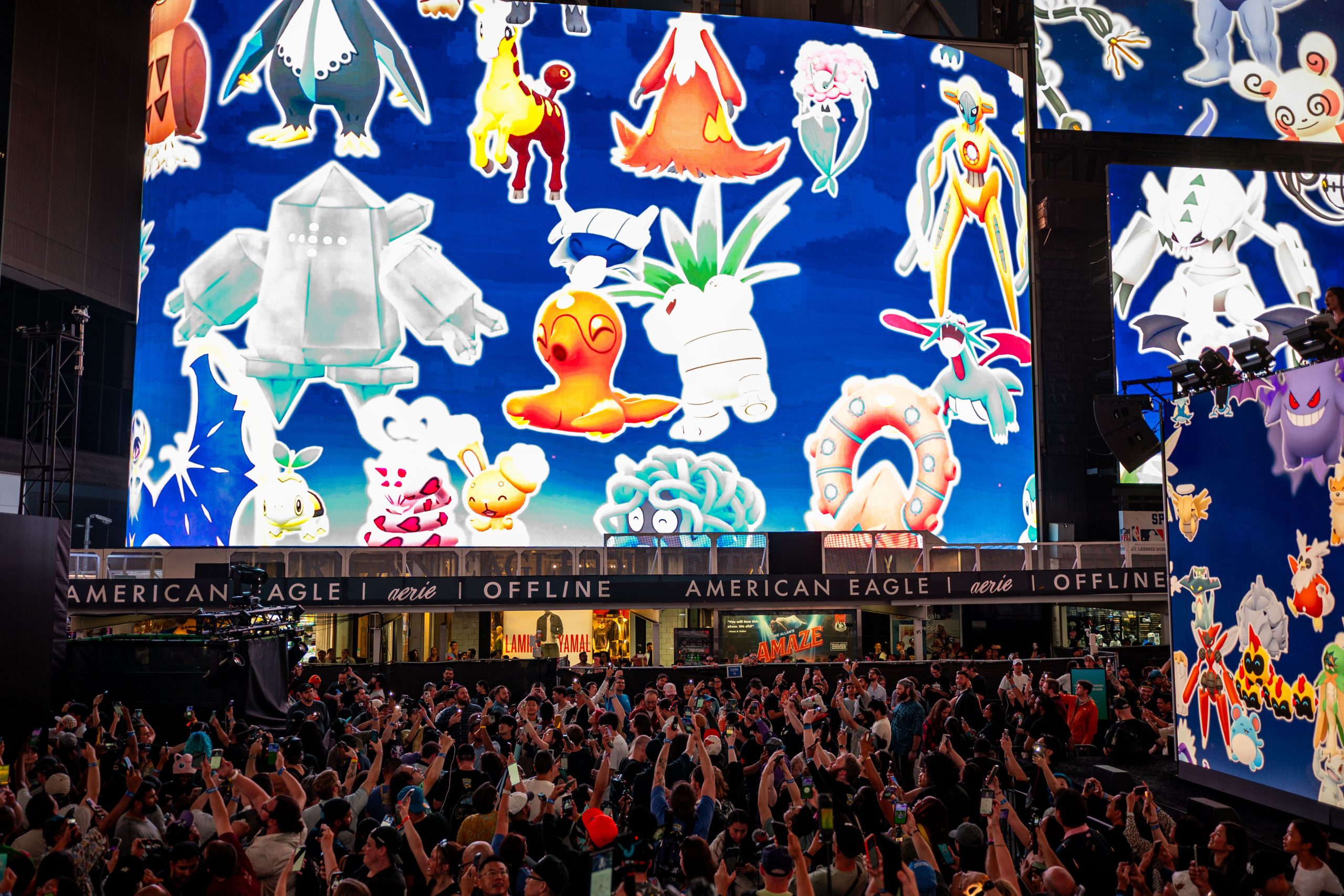 lebih-dari-seribu-pemain-‘pokemon-go’-turun-di-times-square-untuk-mengalahkan-mewtwo