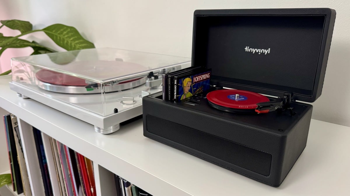praktis-dengan-pemutar-rekaman-kecil-baru-tiny-vinyls