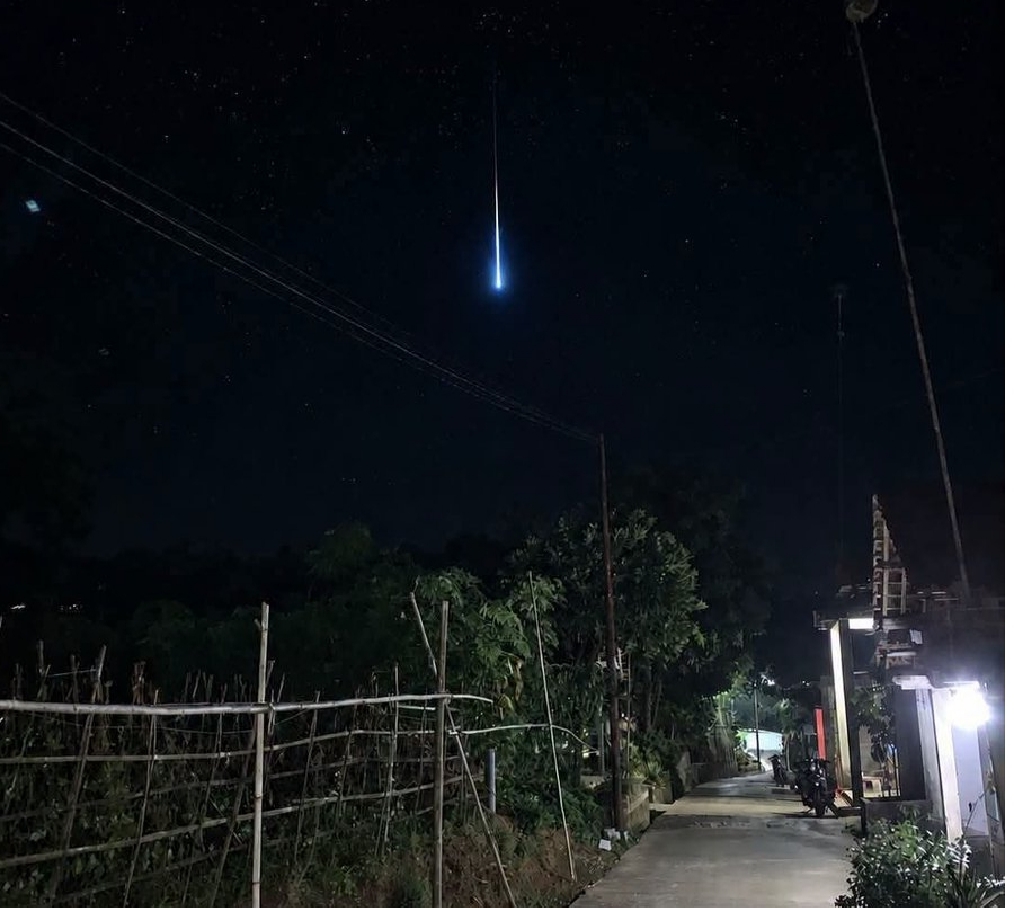 viral-meteor-melintas-di-langit-jawa,-brin-ungkap-dugaan-lokasi-jatuhnya