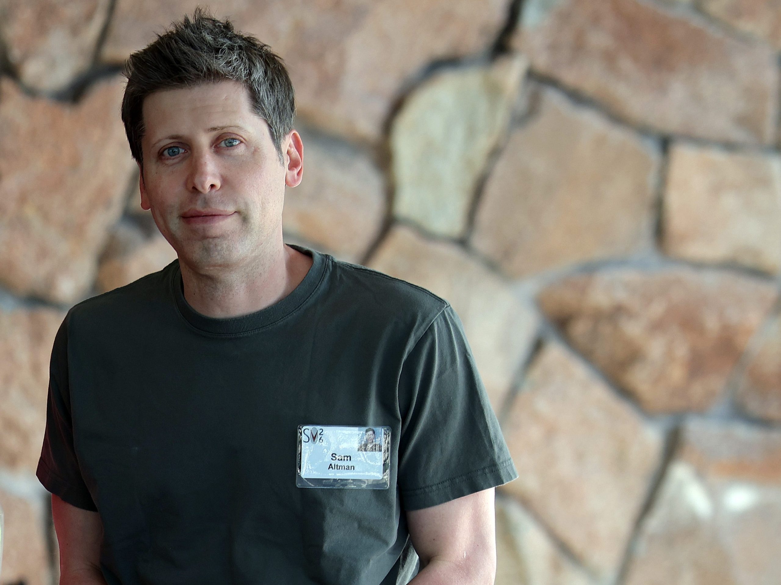 pertama-microsoft,-sekarang-apple:-sam-altman-terus-memutuskan-hubungan-dengan-big-tech.