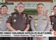 video:-momen-hangat-kunjungan-kapolda-ke-kejati-sumsel