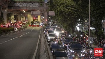 jalan-tendean-arah-blok-m-dibuka,-proses-pembersihan-puing-jpo-rampung