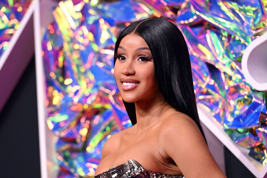 cardi-b-menyebut-putrinya-sebagai-‘sahabat-kehidupan-nyata’-di-postingan-ulang-tahun