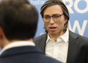 sebuah-distrik-sekolah-di-new-york-sedang-menguji-robot-guru