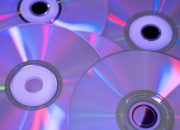 Mengapa orang membeli begitu banyak CD?