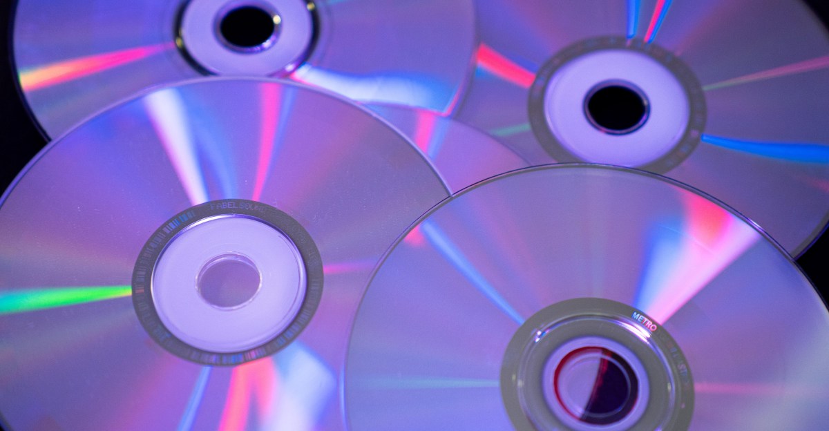 mengapa-orang-membeli-begitu-banyak-cd?