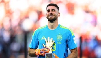 Viral Unai Simon dan Pino Ciuman Saat Spanyol Pesta Juara Piala Dunia