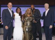 kierra-sheard-menerima-penghargaan-bmi-impact-di-bmi-trailblazers-of-gospel-music-awards-2026