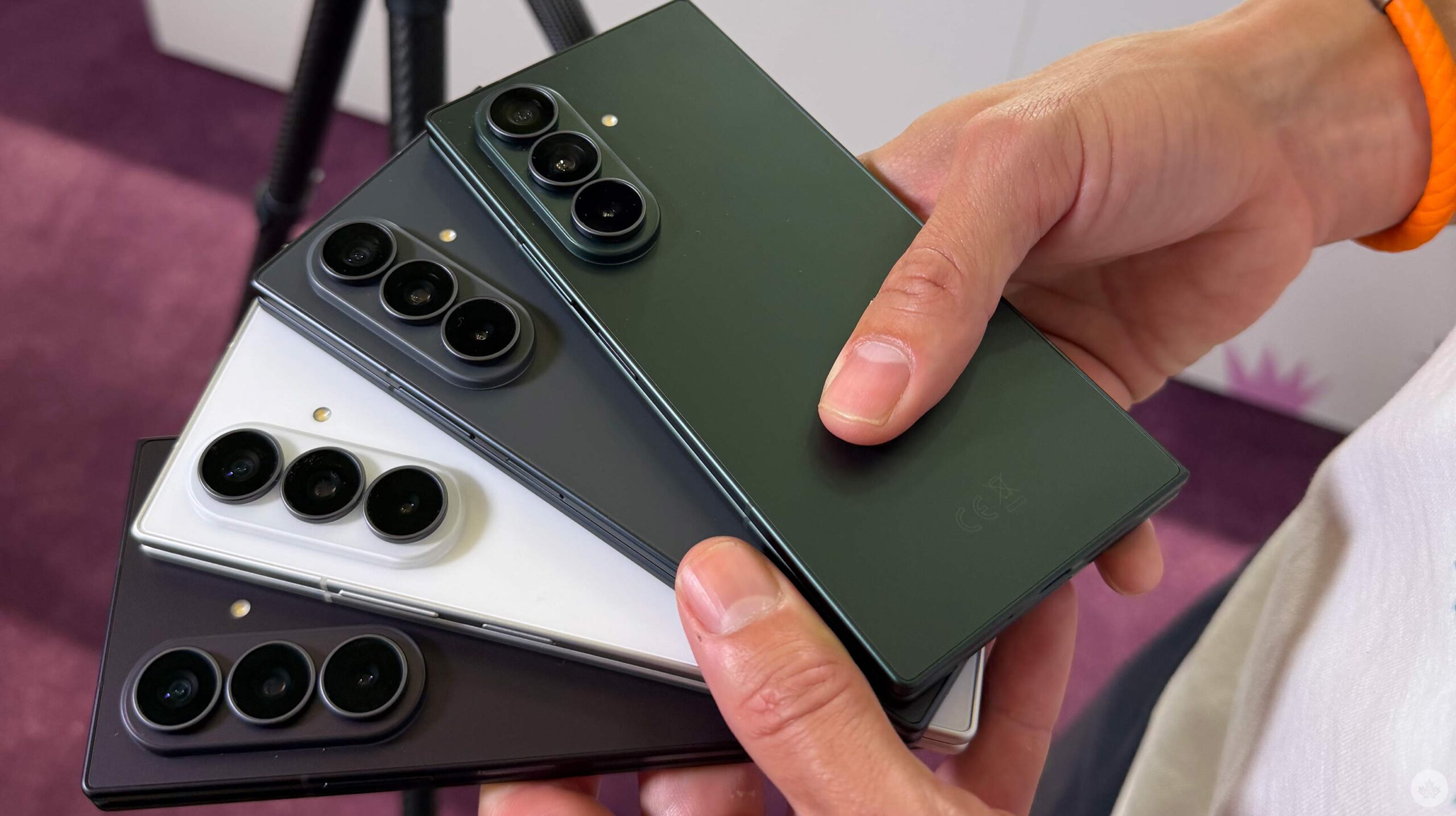 samsung-galaxy-z-fold-8-ultra-resmi,-kamera-200-mp-dan-baterai-silikon-5.000-mah