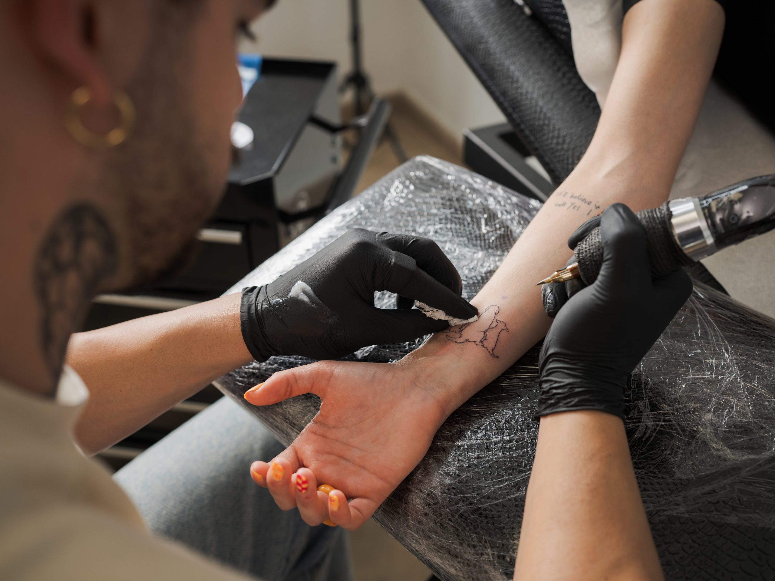 an-ai-startup’s-tattoo-for-an-interview-stunt-set-off-a-silicon-valley-backlash-now-the-founder-is-apologizing.