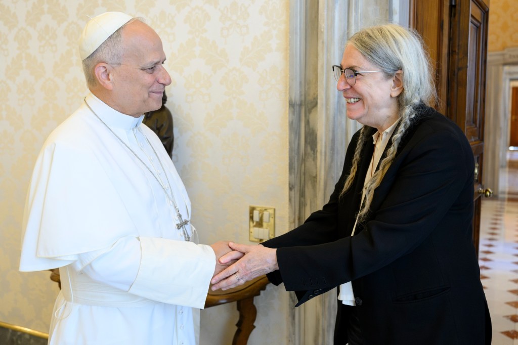 patti-smith-reflects-on-meeting-pope-leo-xiv:-‘a-moment-that-will-forever-produce-a smile’