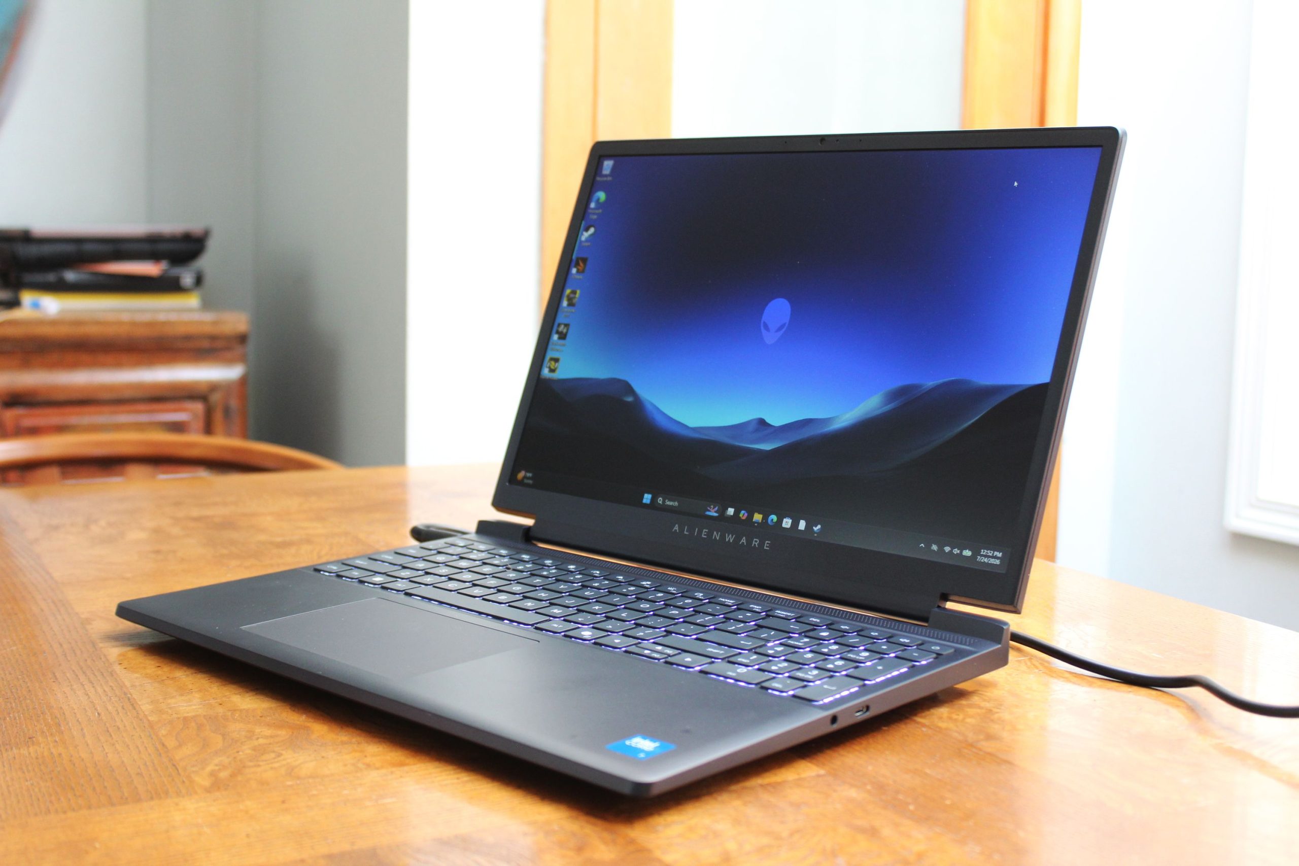 alienware-15-gaming-laptop-review:-hedging-its-bets