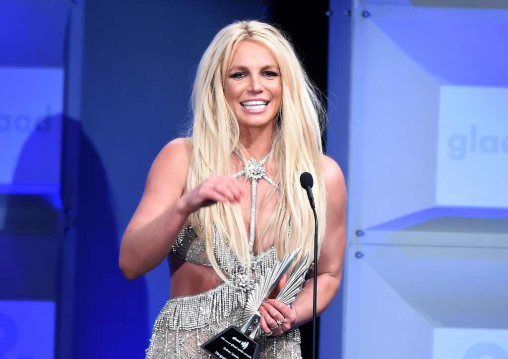 britney-spears-says-beyonce-is-‘all-i-listen-to’-lately,-especially-her-‘naughty’-album