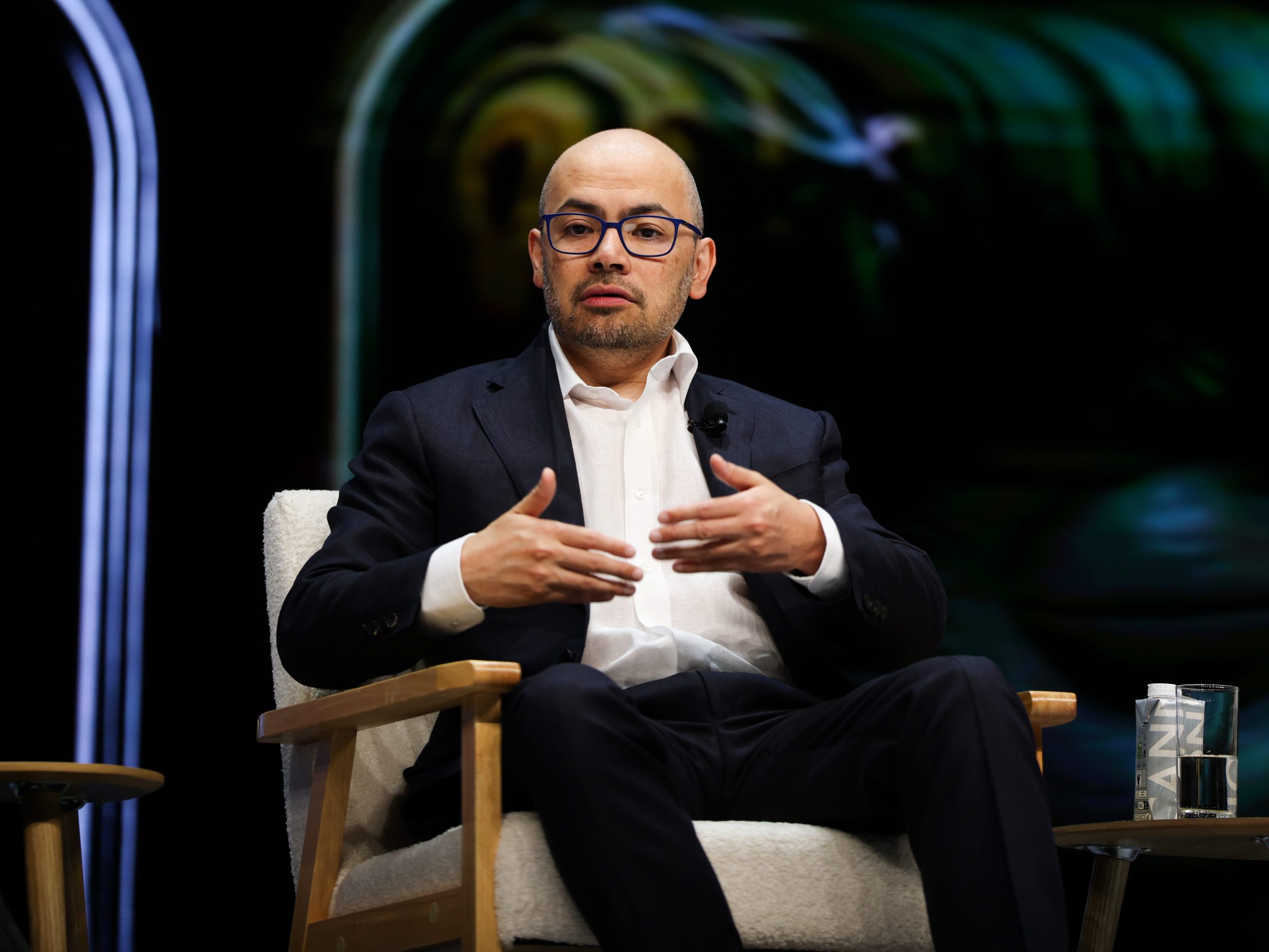 what-smart-people-in-tech-are-saying-about-google’s-ai-leadership-restructuring