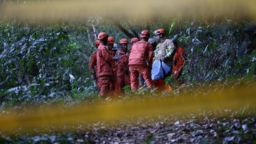 foto:-momen-evakuasi-heli-jatuh-di-hutan-brasil-tewaskan-4-orang