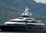 zuckerberg’s-yacht-was-closer,-but-someone-else-saved-a-stranded-boat