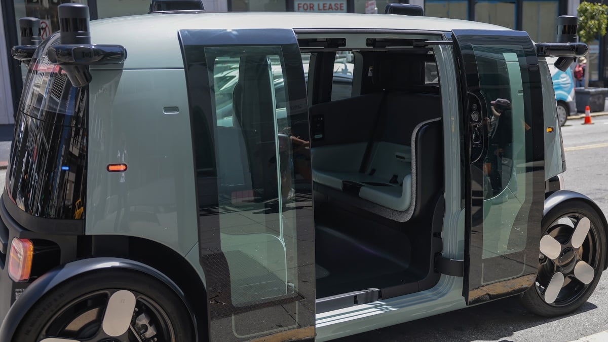 amazons-robotaxi-zoox-launches-first-paid-service-in-us.