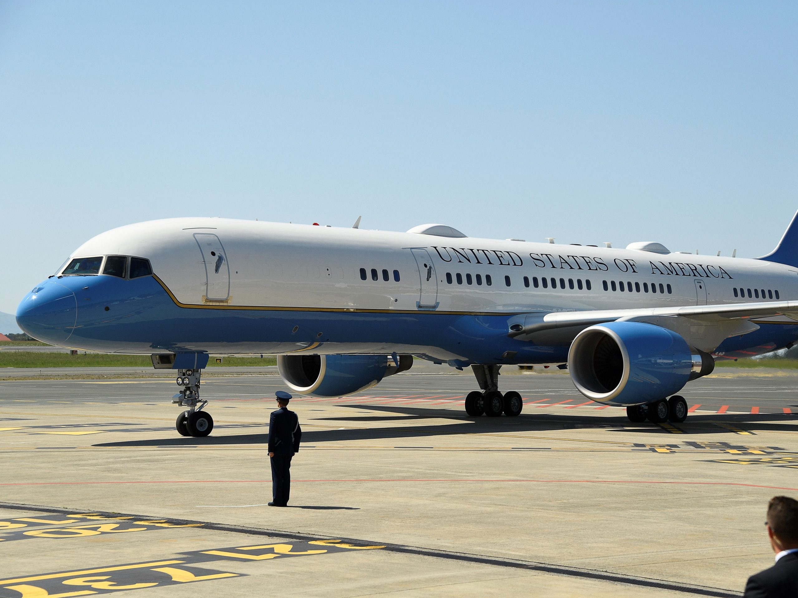 trump-secretly-switched-planes-amid-an-iranian-threat,-a-new-report-says-here’s-a-look-at-his-presidential-fleet.