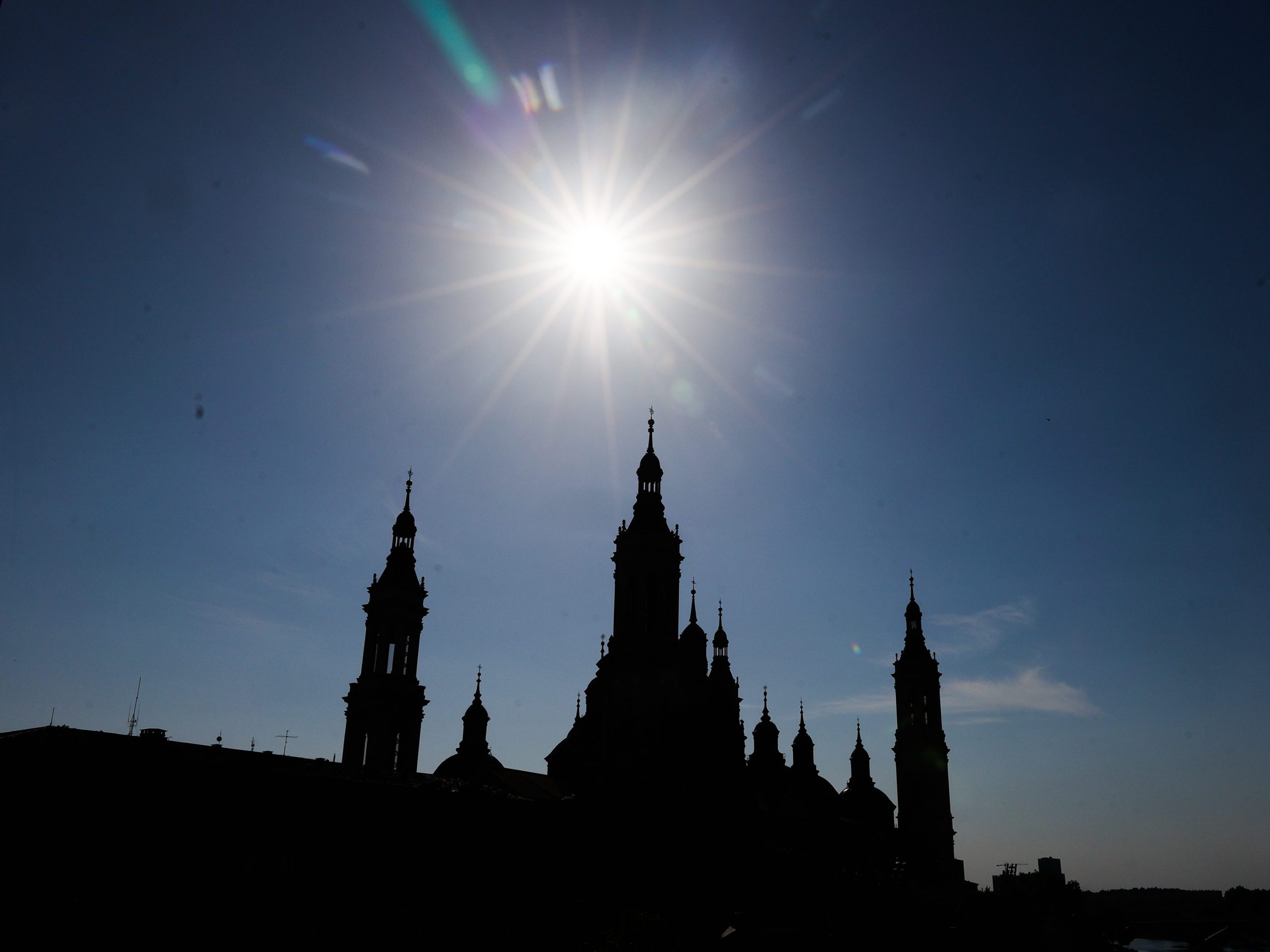 the-best-photos-of-europe’s-2026-solar-eclipse