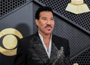 ‘Damn Unk!’ Chris Brown Reacts After Lionel Richie Roasts Him During Concert