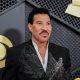 ‘damn-unk!’-chris-brown-reacts-after-lionel-richie-roasts-him-during concert