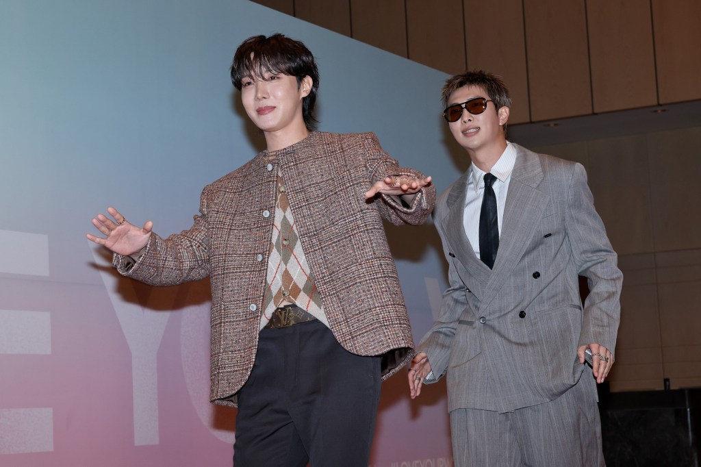 in-canada:-bts’-j-hope-&-rm-attend-drake’s-toronto-concert;-neil-peart-doc-premiering-at tiff