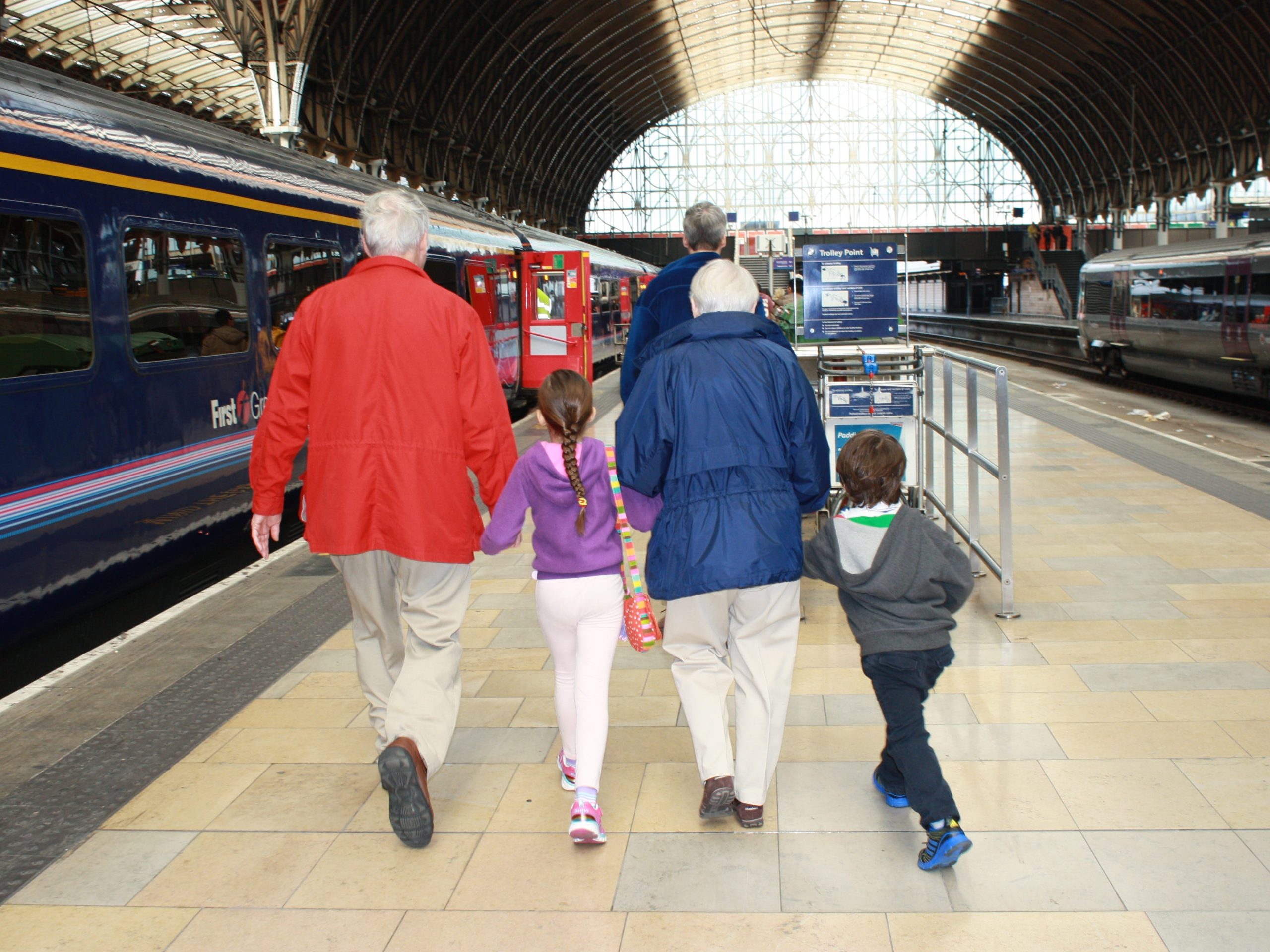 we-moved-abroad-when-our-kids-were-5-and-7-keeping-them-close-to-their-grandparents-became-a-priority.