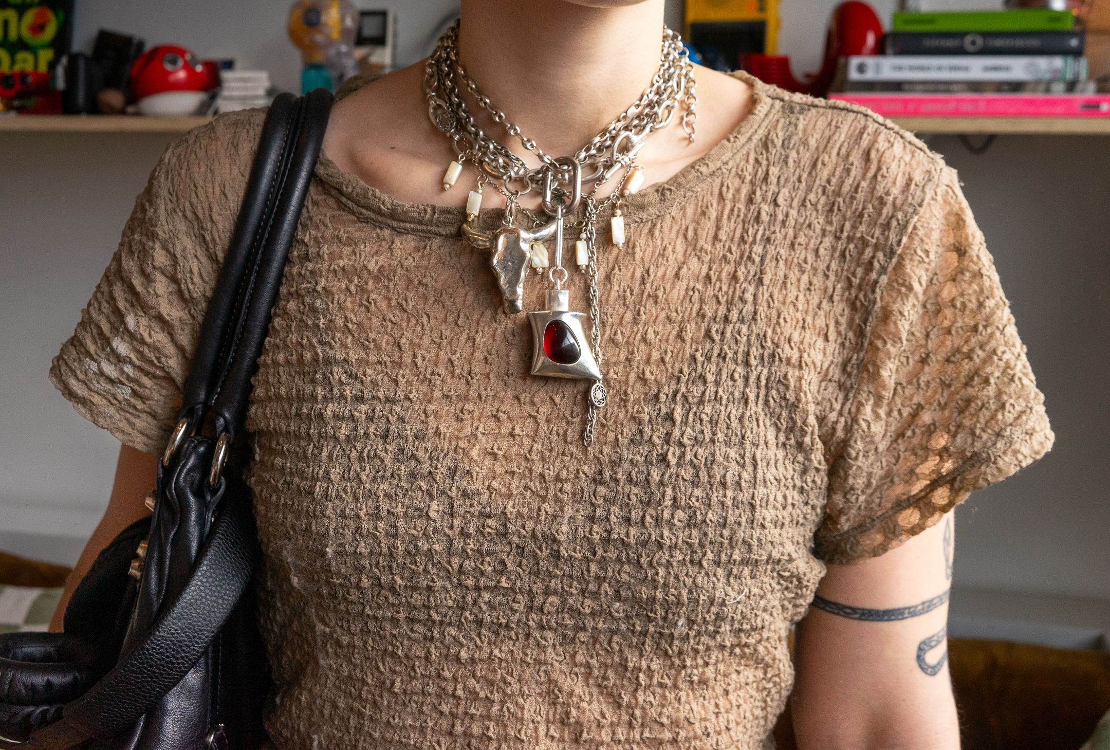 this-beautifully-weird-necklace-is-secretly-a-usb-drive
