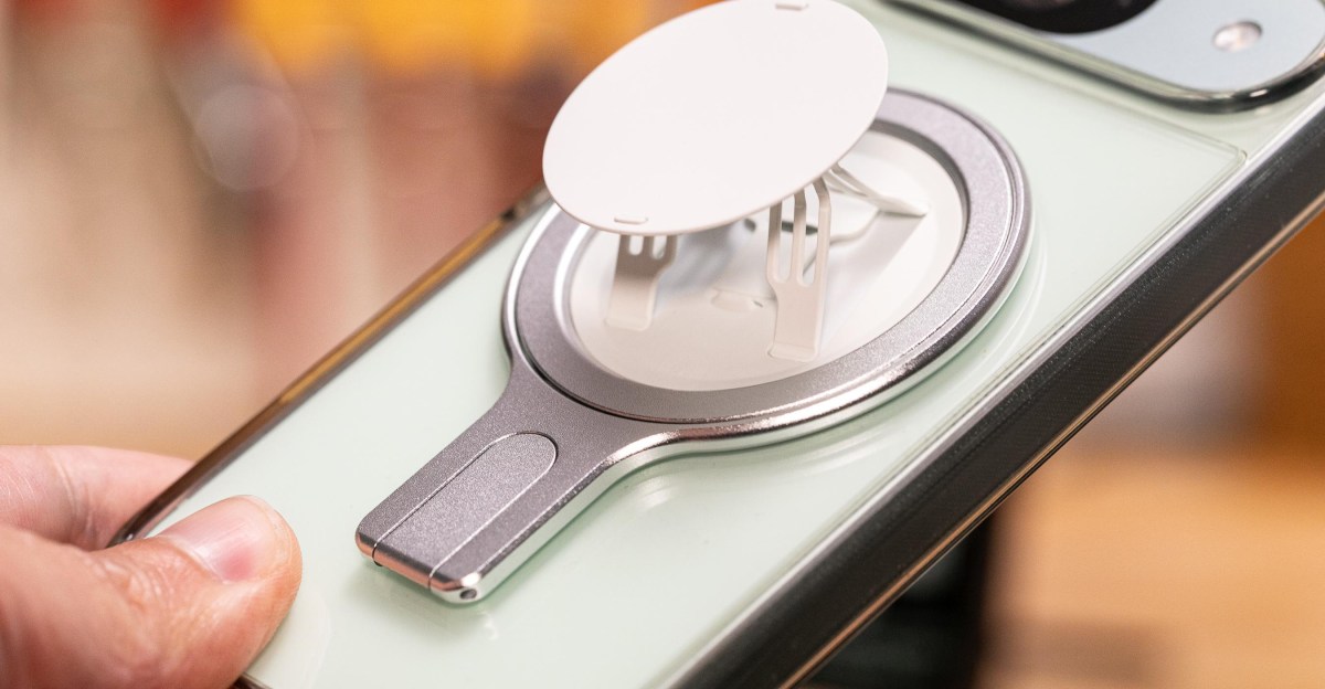 i-finally-found-a-magnetic-phone-grip-i-never-want-to-remove