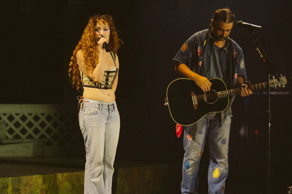 noah-kahan-brings-out-chappell-roan-for-surprise-‘california’-performance-at-rose-bowl show