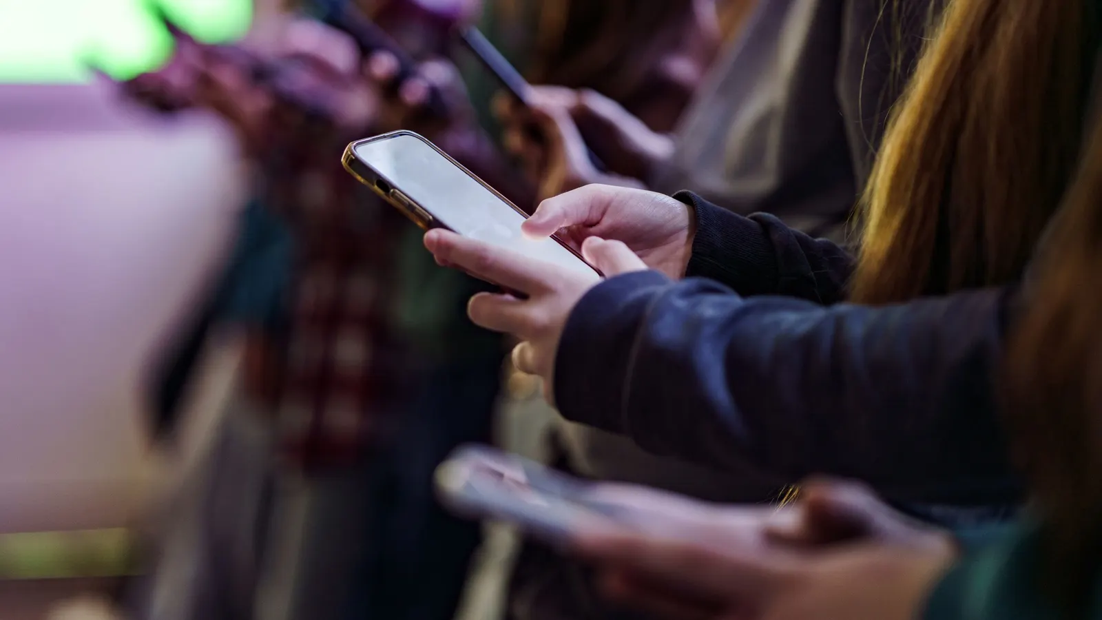 teen-social-media-bans-face-barriers-to-success