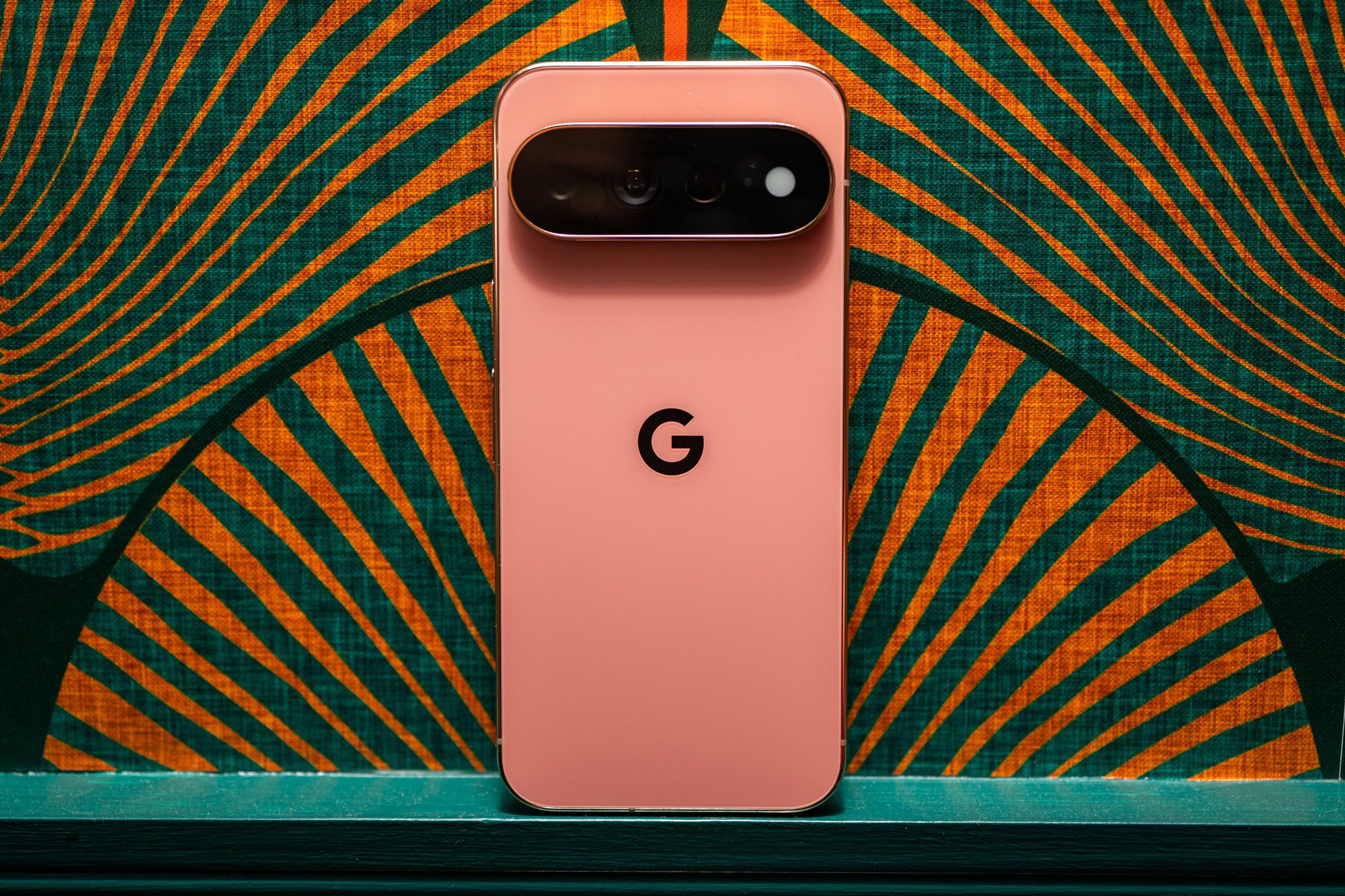 google-pixel-11-pro-and-pixel-11-pro-xl-review:-smart-software,-small-upgrade